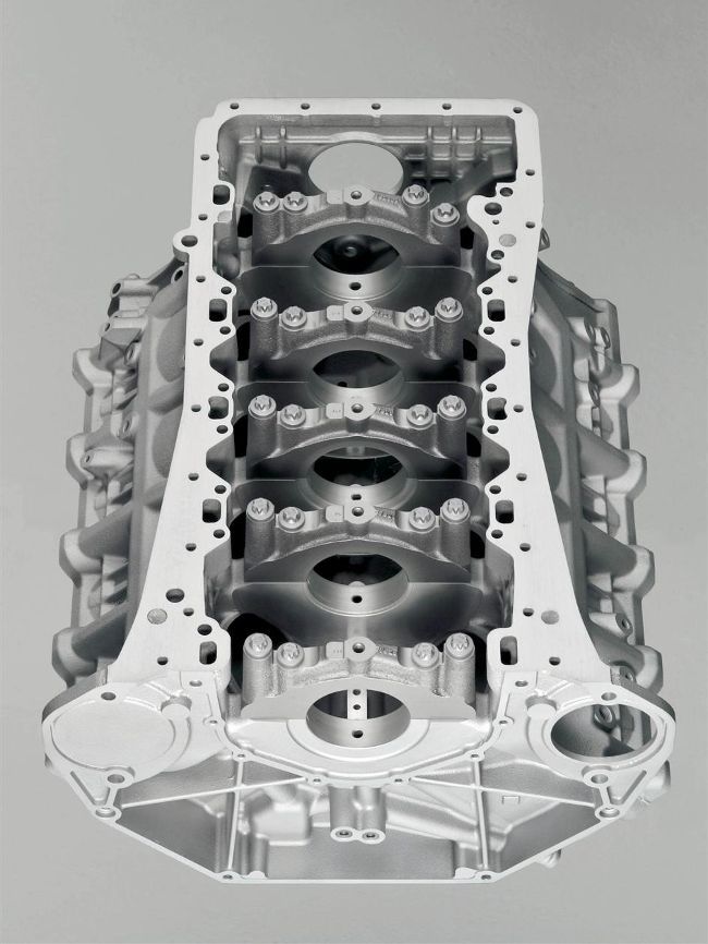 Алюминиевый картер двигателя M67 D44