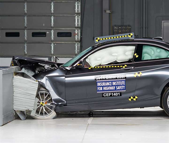 Краш-тест купе BMW 2 Series Coupe