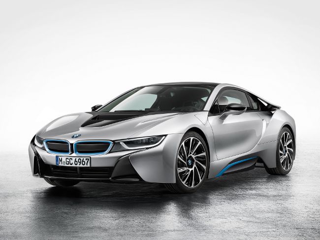 BMW i8 - супер-кар с гибридной силовой установкой