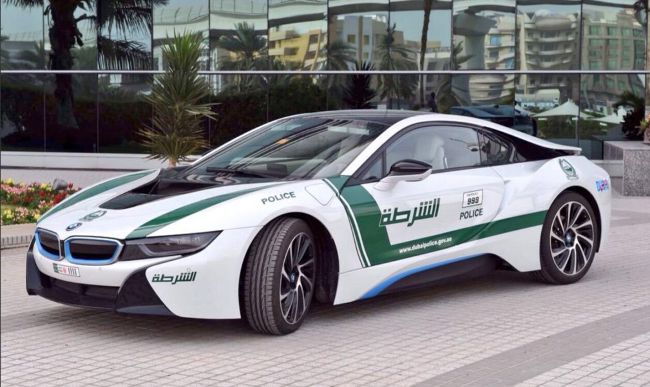 BMW i8 - очередной транспорт для Dubai Police