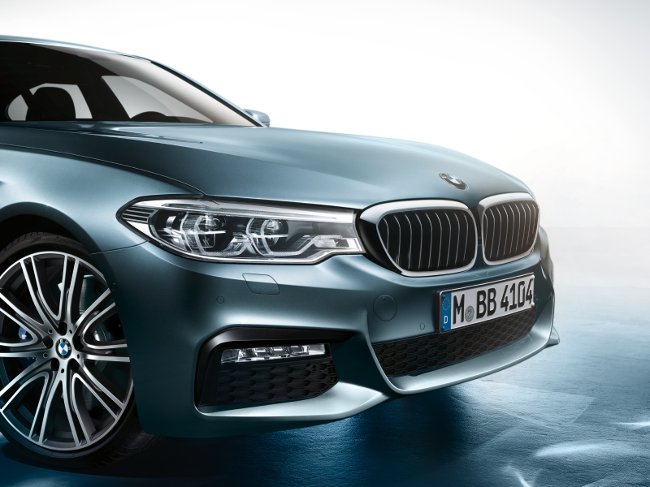 Передняя-часть-BMW-G30-5-Series-2017