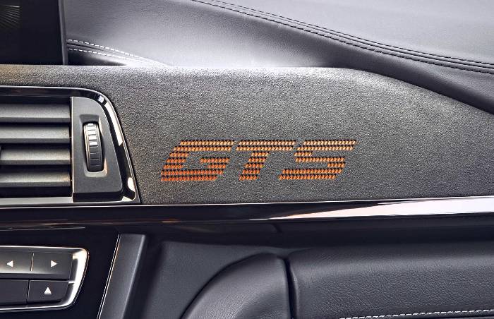 Надпись на торпеде BMW M4 GTS F82