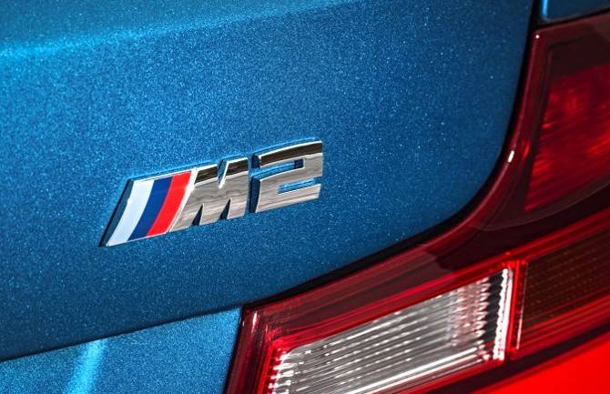 Шильдик BMW M2 F87